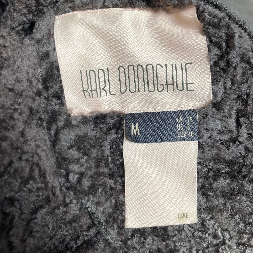 良品 KARL DONOGHUE カールドノヒュー ムートン ロングコート サイズM ブラウン  レディース 古着 中古 USED 良品 KARL DONOGHUE カールドノヒュー ムートン ロングコート サイズM