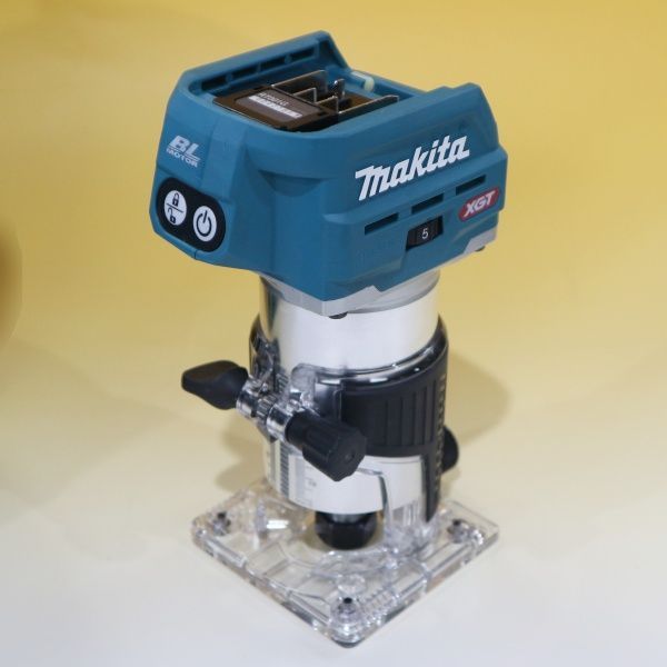 未使用品 makita/マキタ 充電式トリマ RT001G 40Vmax 2.5Ah バッテリー1個 充電器 ツールバッグ 未使用品 makita/マキタ 充電式トリマ RT001G 40Vmax 2.5Ah バッテリー1個 充電器 ツールバッグ