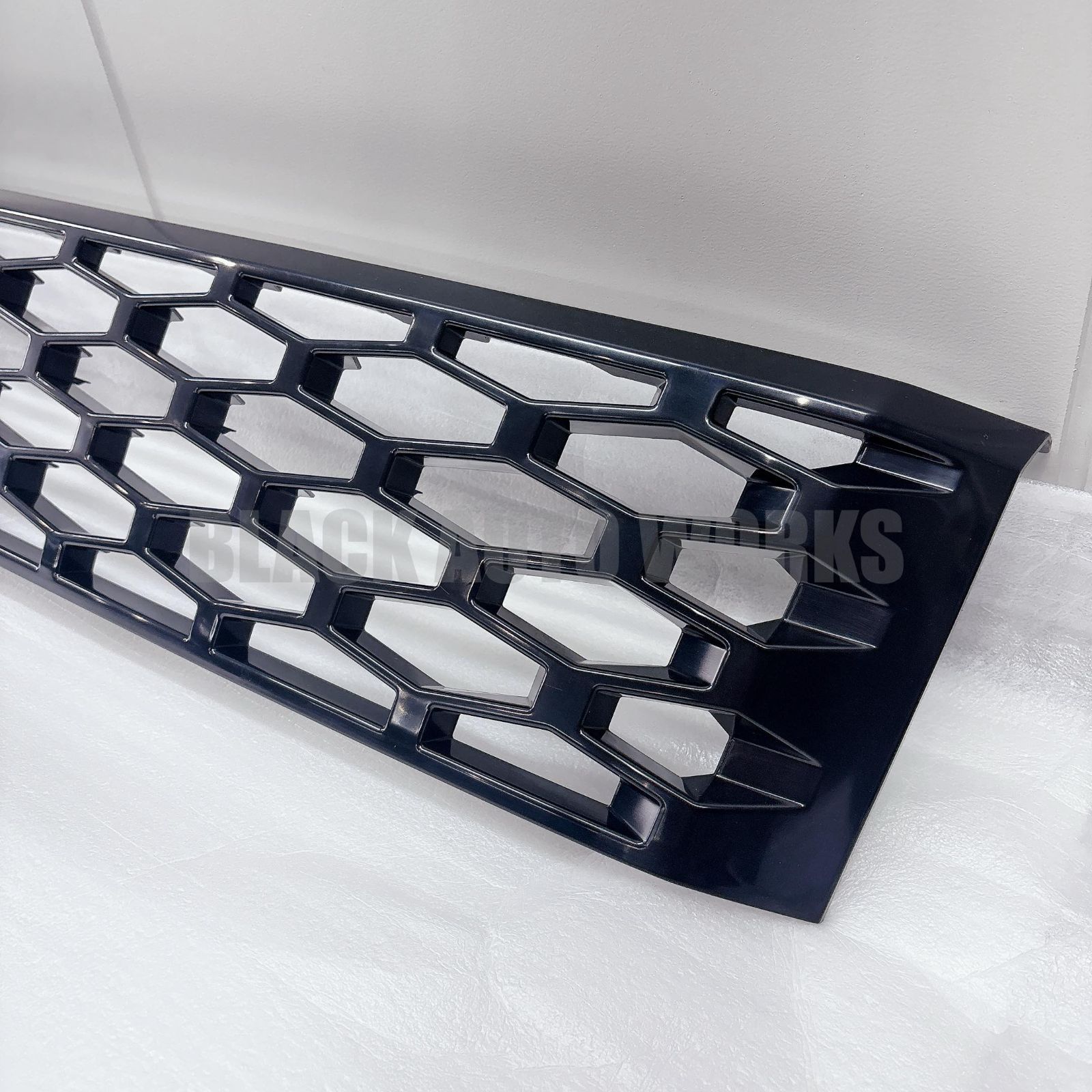 ハイラックス（GUN226） 純正フロントグリル 海外トヨタ純正品】新型 ハイラックス フロントグリル 素地 GUN226