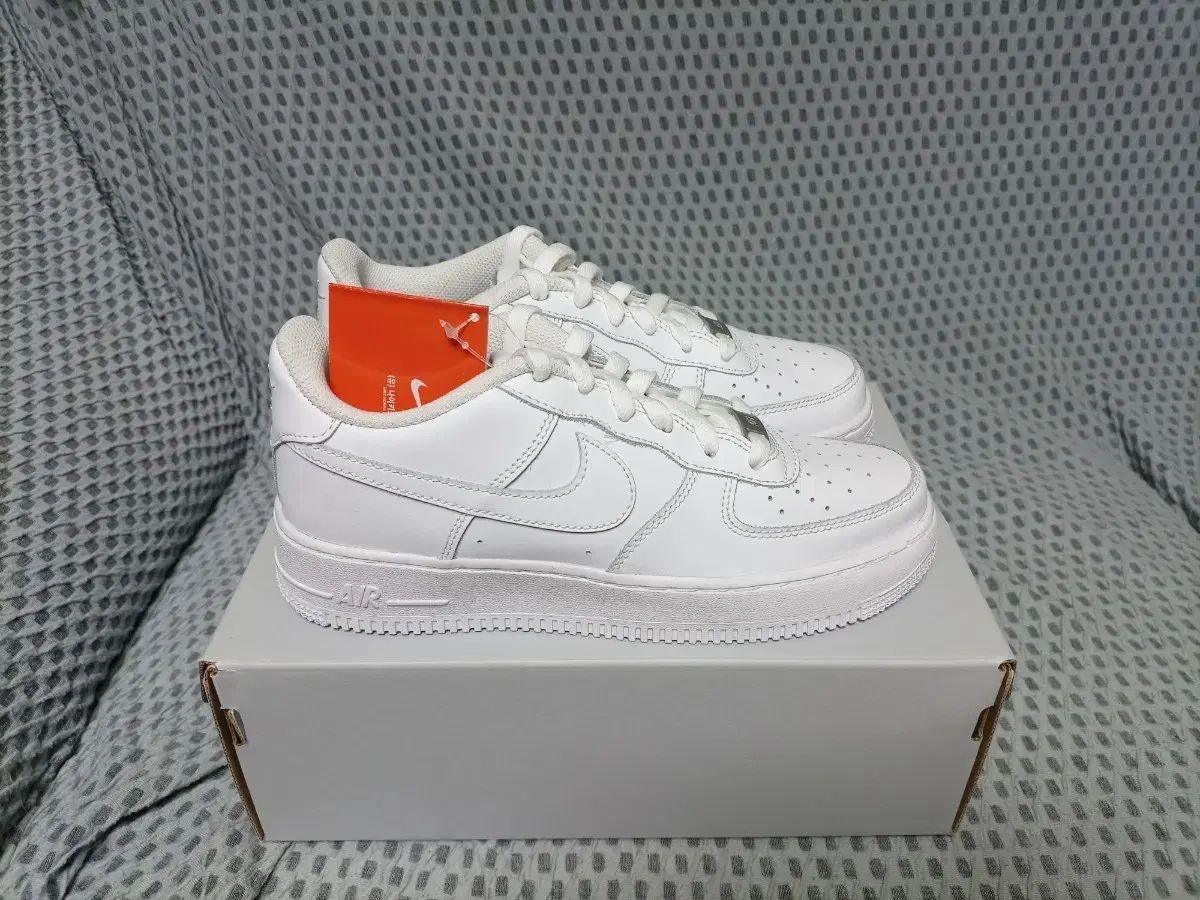 (新商品) NIKE エアフォース1 240
