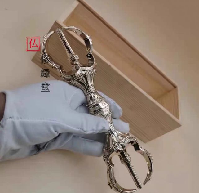 【修縁堂】仏教美術品 密教法具 真言宗 青銅鼓山杵 供養品 置物 修縁堂】仏教美術品 密教法具 真言宗 青銅鼓山杵 供養品 置物