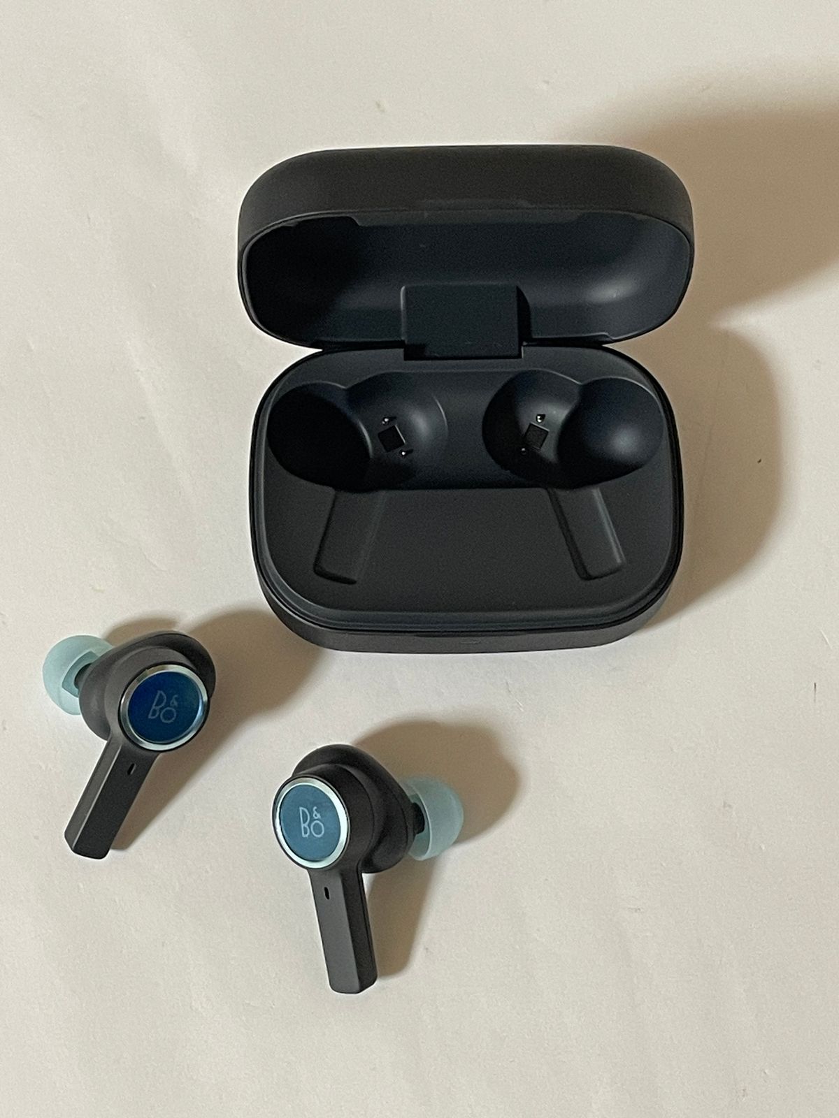 △ バングアンドオルフセン Bang Olufsen 完全ワイヤレスイヤホン