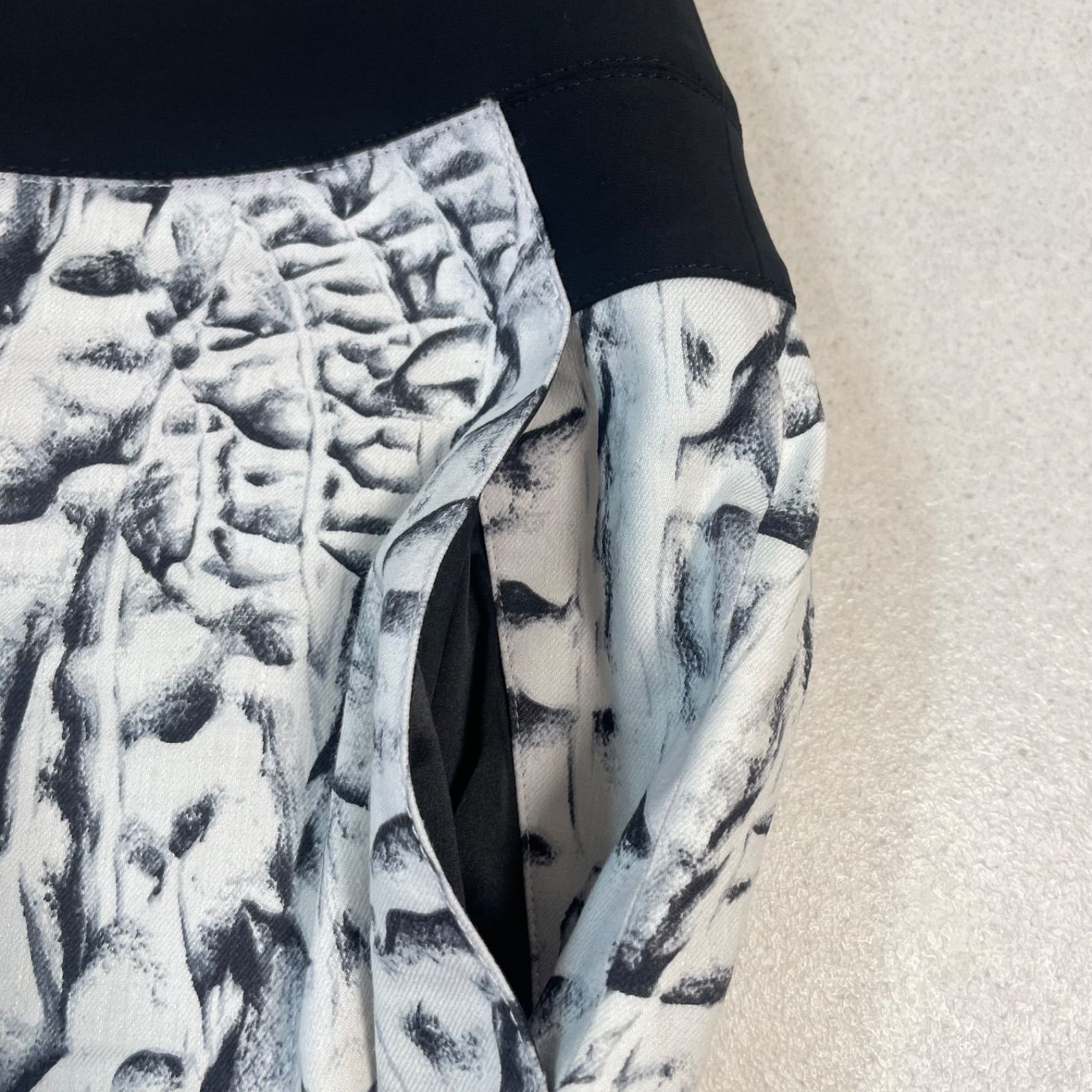 HELMUT LANG ヘルムートラング レイヤード風 アート柄 ミニスカート