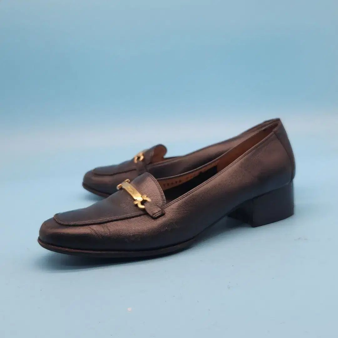 FERRAGAMO フェラガモ ガンチーニ レディース ローファー 235 ヒール4