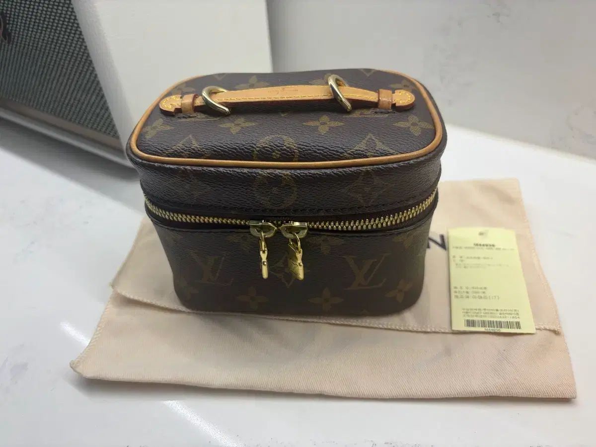 (ほぼ新品) Louis Vuitton ルイヴィトン モノグラム ニース ナノ