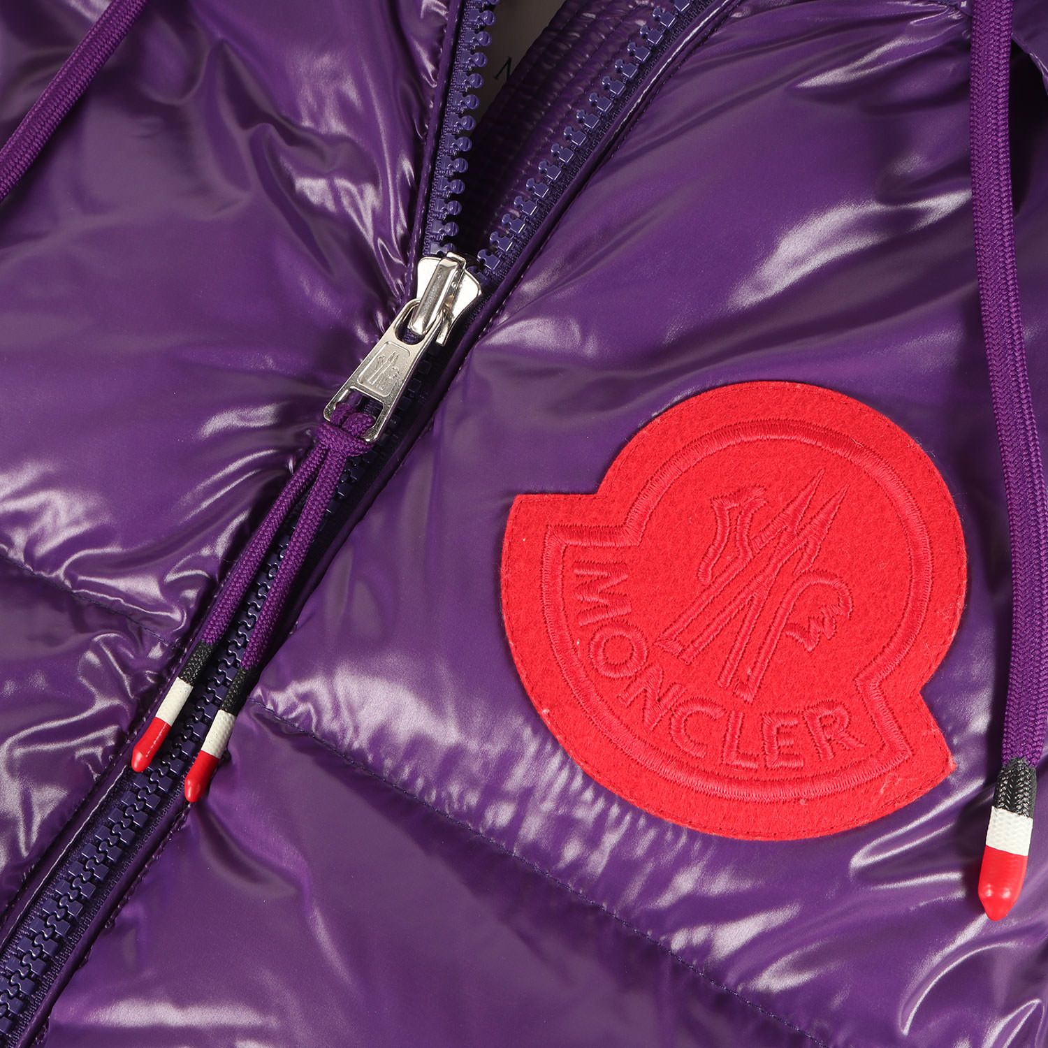 MONCLER モンクレール デカワッペン 刺繍 フーデッド ダウンベスト