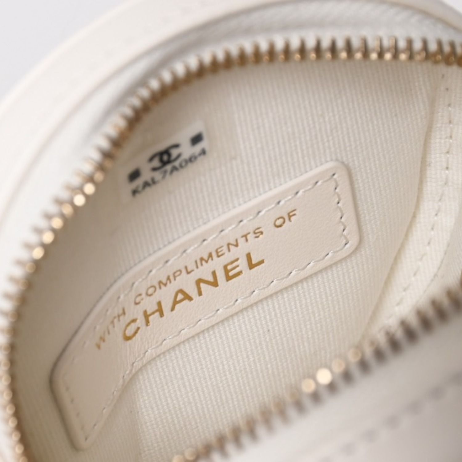 新品同様品 CHANEL シャネル ラウンドチェーンポーチ ココマーク