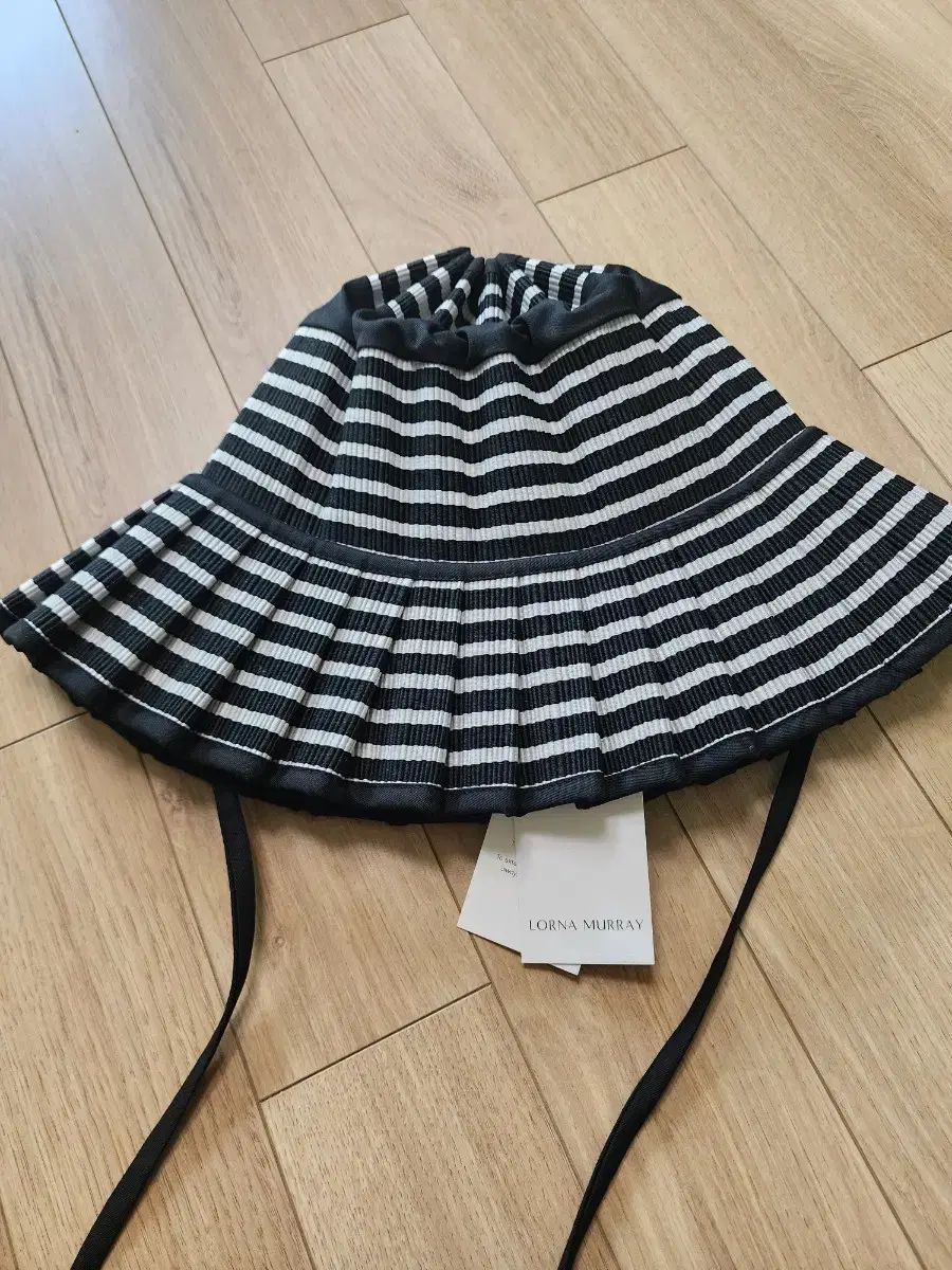 サンローラン SAINT LAURENT 816930 3YR39 キャップ