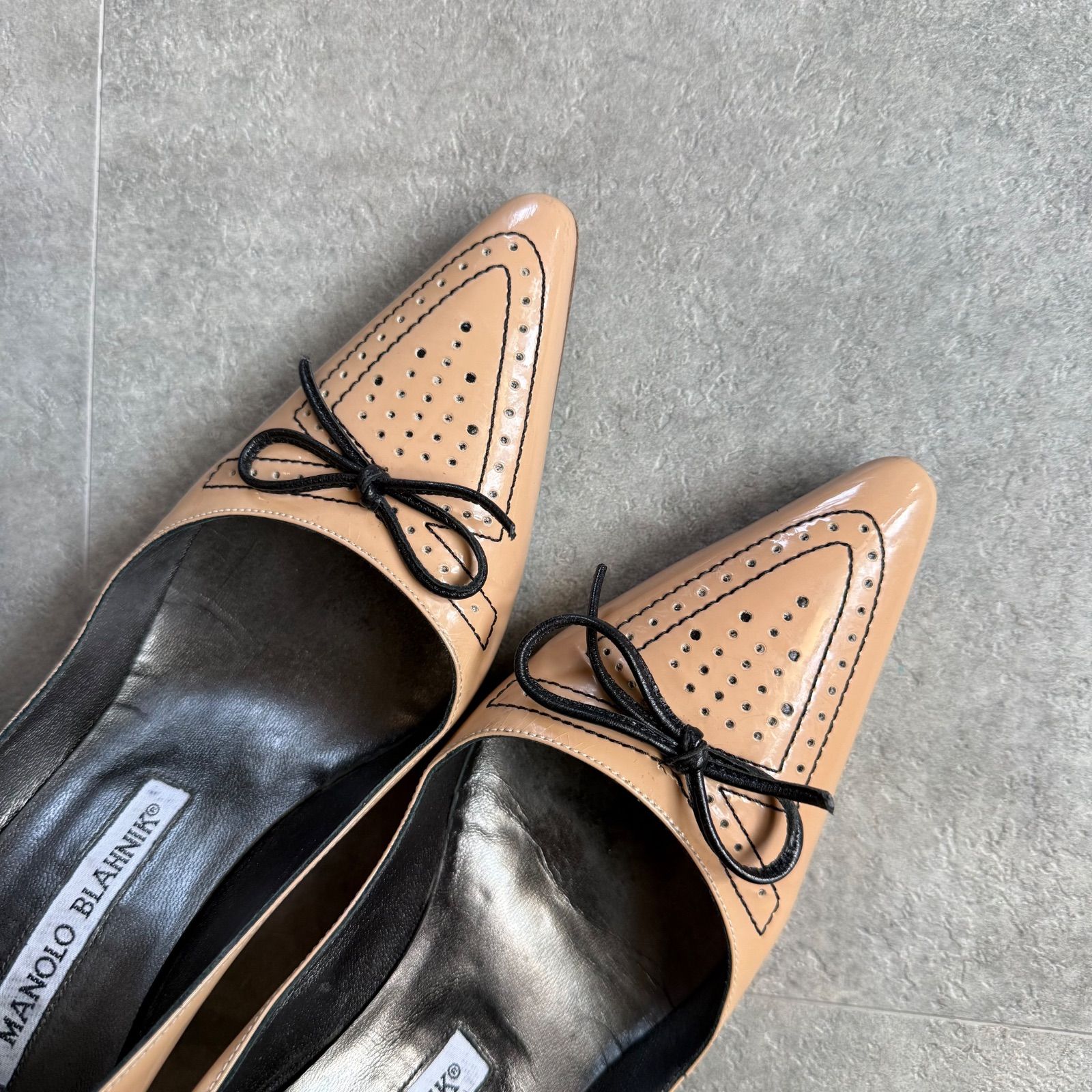 MANOLO BLAHNIK マノロブラニク パンプス パテントレザー リボン