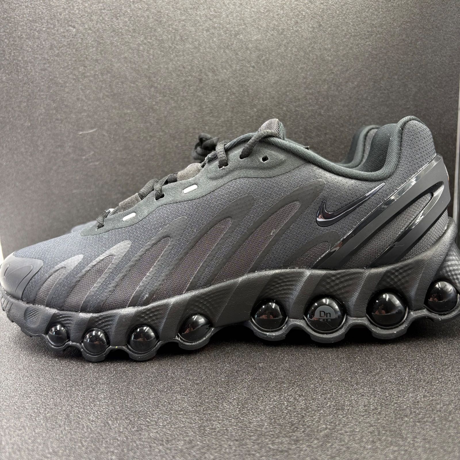 ナイキエアマックスDN8 トリプルブラック　28.5センチ2回のみ使用　美中古品 新品 Nike Air Max DN8 