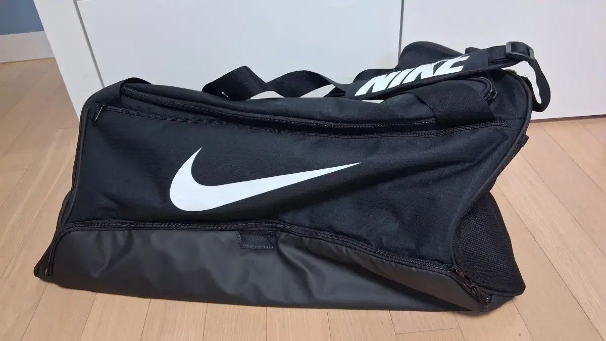 ナイキ ボストンバッグ 新品 出品