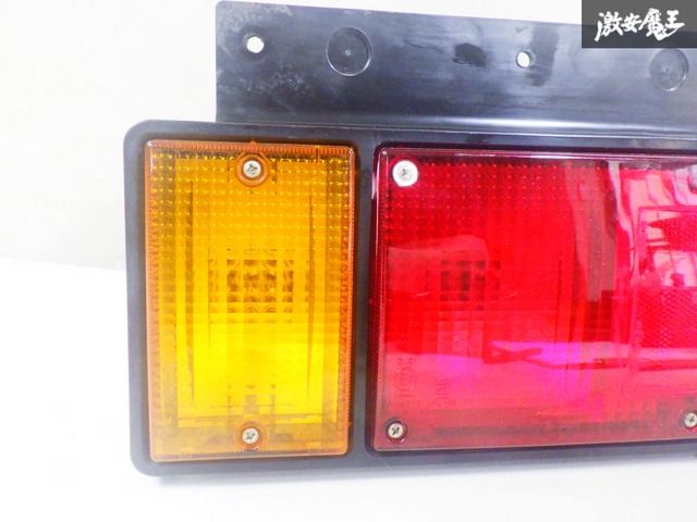 いすゞISUZU エルフNPR85 NLR85 NHR85 テールライト 左 破損なし