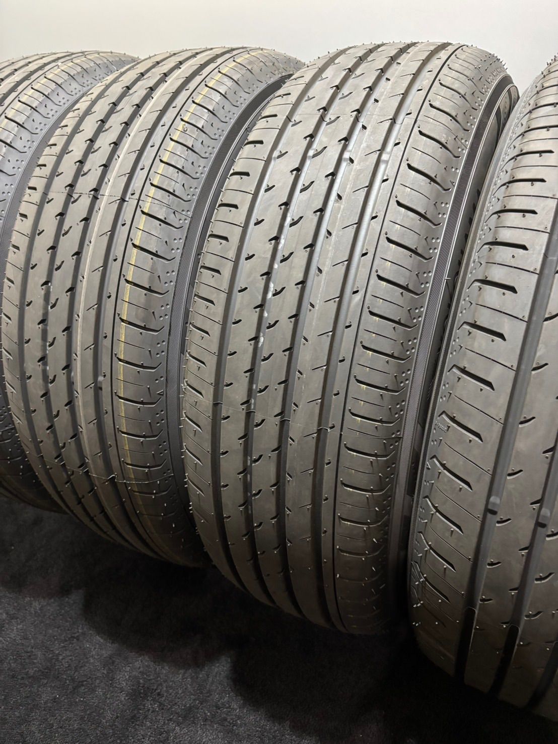 ★新車外し品 225/60R18 YOKOHAMA/ADVAN V03 26年製 夏タイヤ サマータイヤ 4本 ハリアー RAV4 40 アルファード ヴェルファイア (南7-M746)