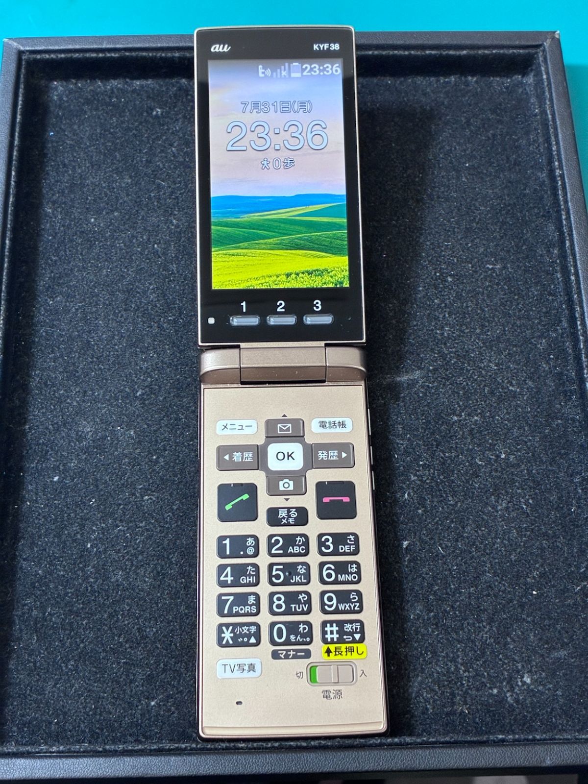 かんたんケータイ KYF38 シャンパンゴールド - メルカリ