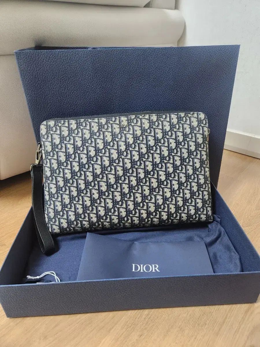 (ほぼ新品) ディオール オブリーク A4 クラッチバッグ 104,355円