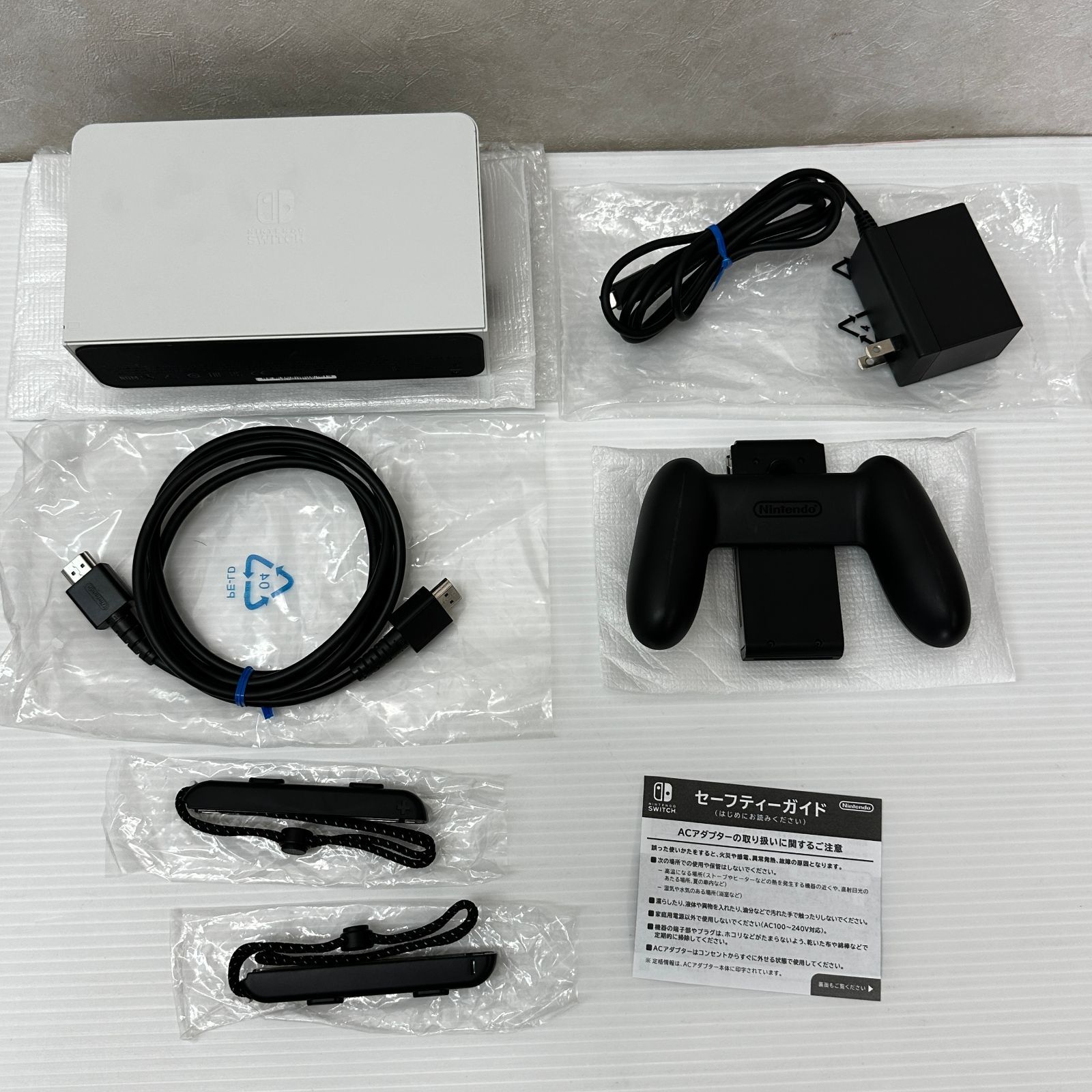⑦ Nintendo Switch（有機ELモデル） Joy-Con(L)/(R) ホワイト 中古品