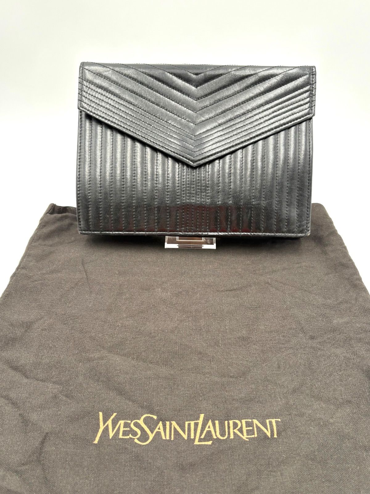 YVES SAINT LAURENTイヴサンローラン　YSL レザー　 ブラック　黒　 クラッチバッグ　セカンドバック　保存袋付き