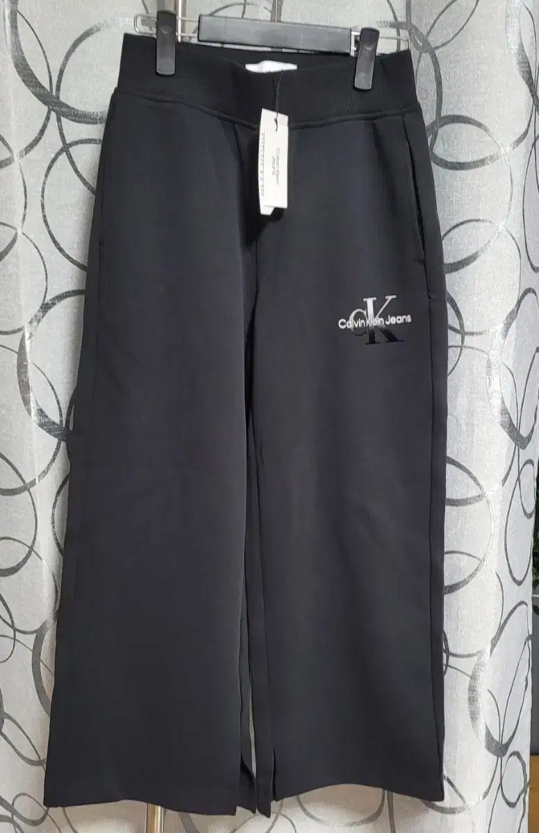 Calvin Klein Jeans(カルヴァンクラインジーンズ) ブラック スウェットパンツ Sサイズ (55 66)