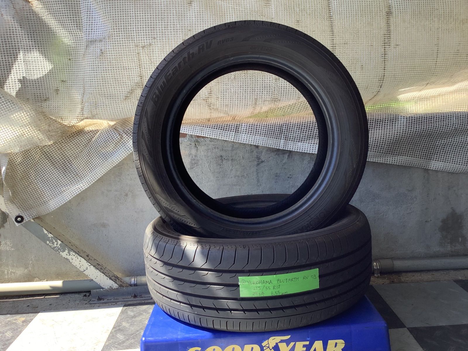 送料込み] 225/55R18 98V 2024年製 YOKOHAMA BLUEARTH RV03 ヨコハマ