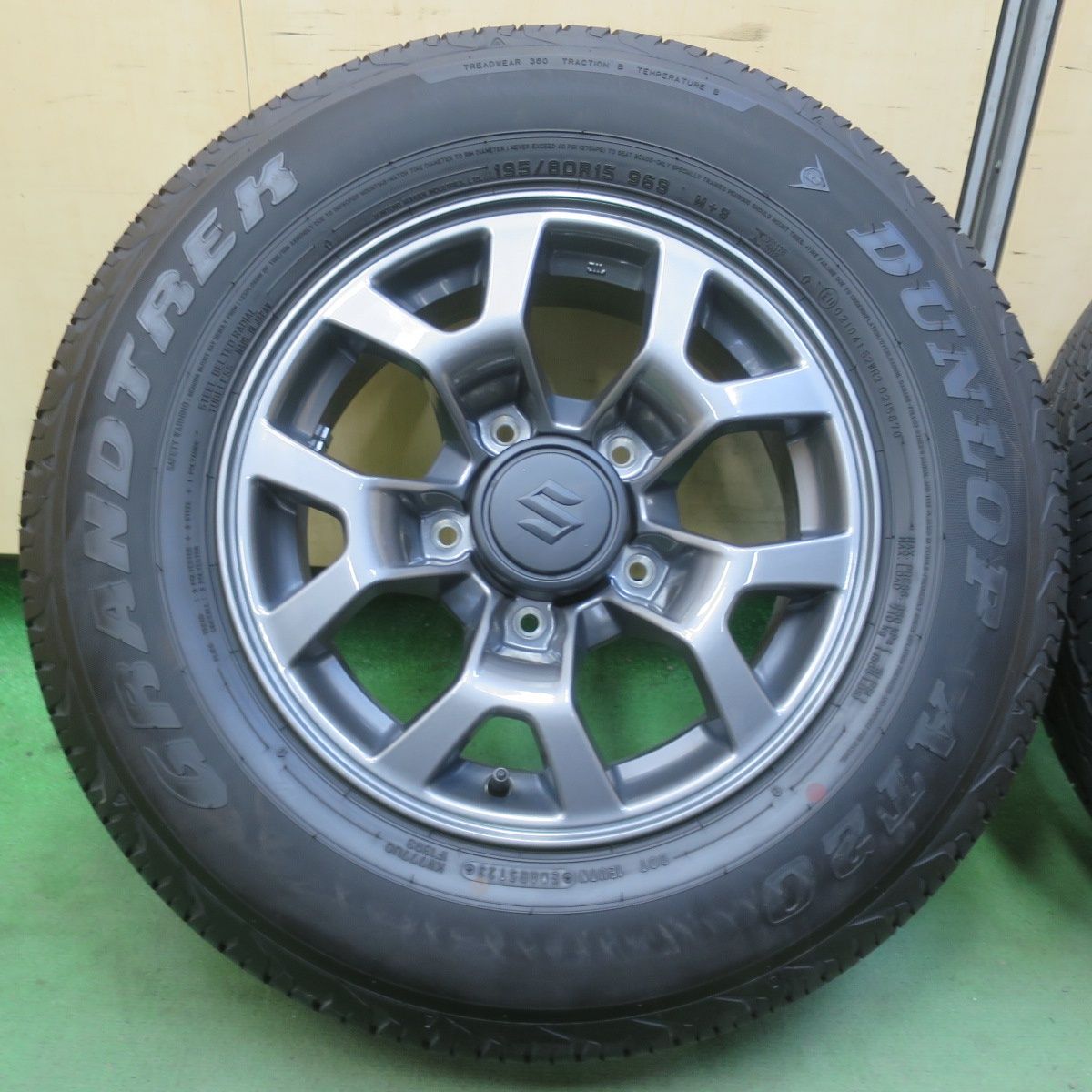 ほぼ新車外し！23年◎スズキ JB74W ジムニー シエラ 純正 195/80R15 