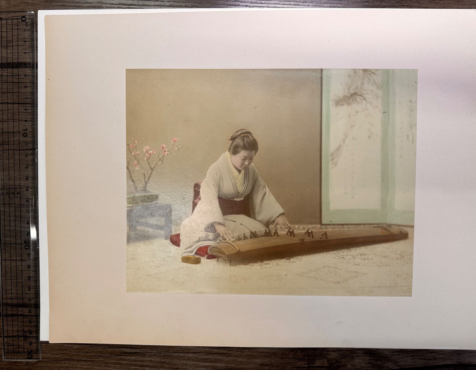 琴を弾く女性） 明治時期 雞卵紙 手彩色 女性 芸妓 舞妓 風俗 古写真 14,000円