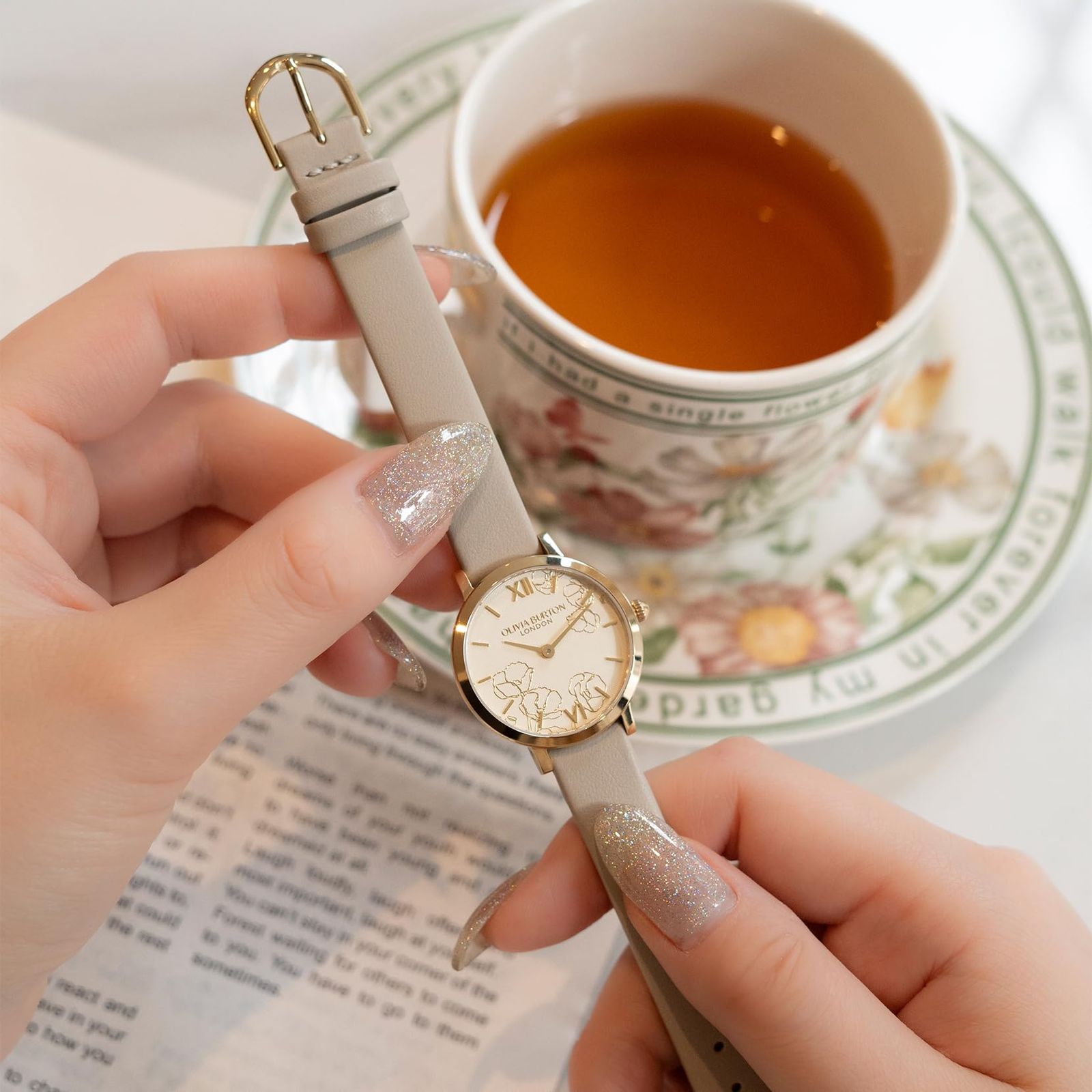 正規代理店 [OLIVIA BURTON] オリビアバートン 時計 レディース [SIGNATURE] アブストラクト フローラル トープ レザー 28mm 24000358 [トープ]
