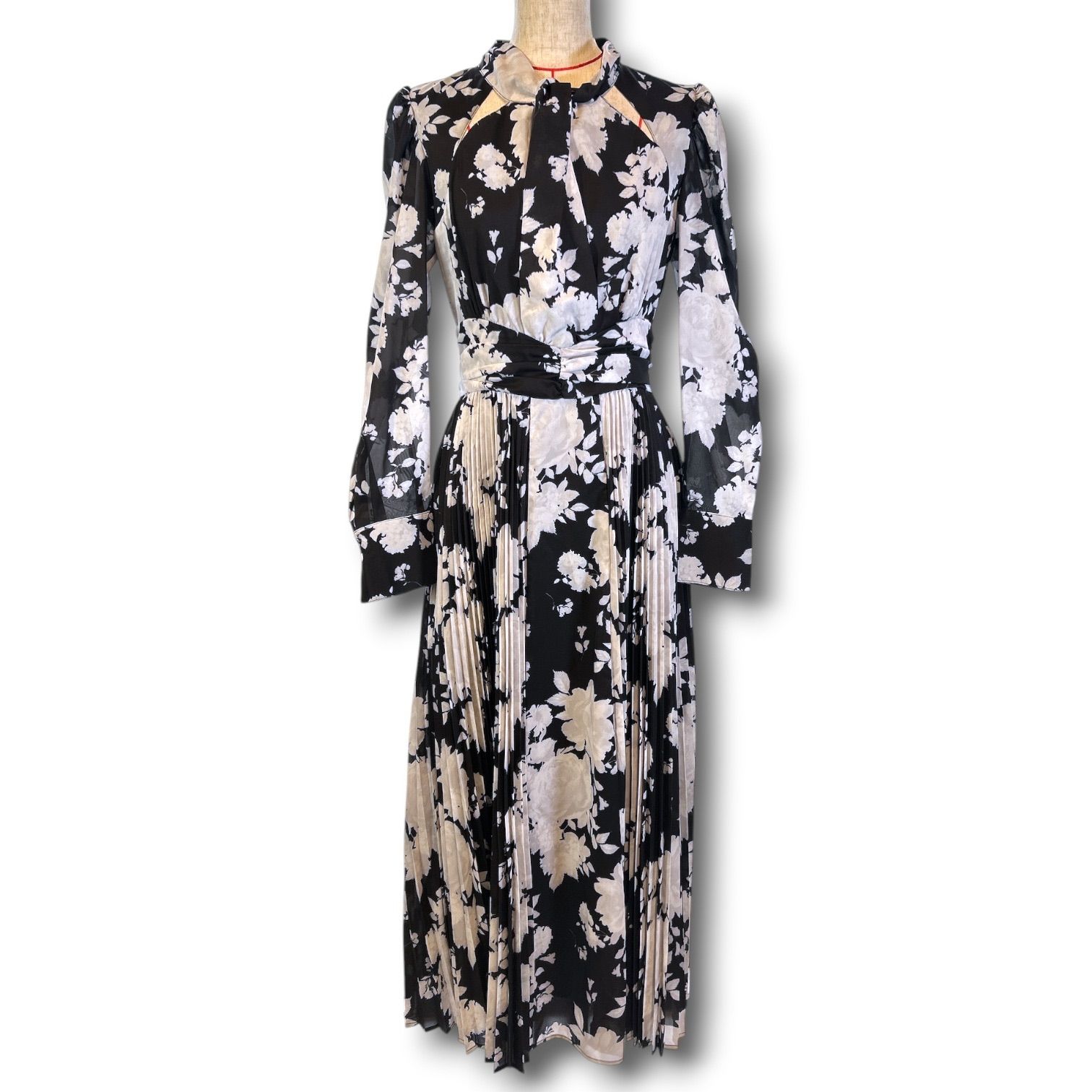 Estella.K 花柄プリーツロングワンピース Estella.K エステラケー Abby Flower Dress クロスネックタイ
