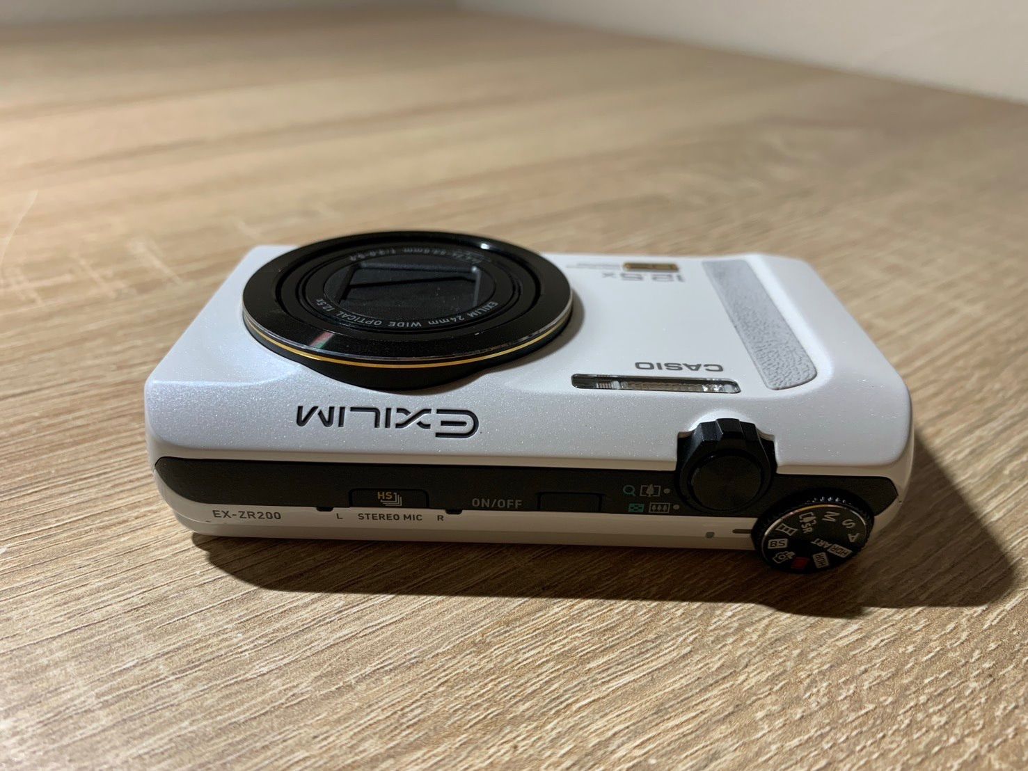 2160 Casio EXILIM EX-ZR200 ホワイト 動作確認済み◎ やや訳アリ