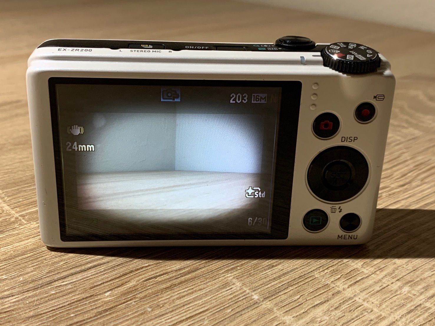 2160 Casio EXILIM EX-ZR200 ホワイト 動作確認済み◎ やや訳アリ