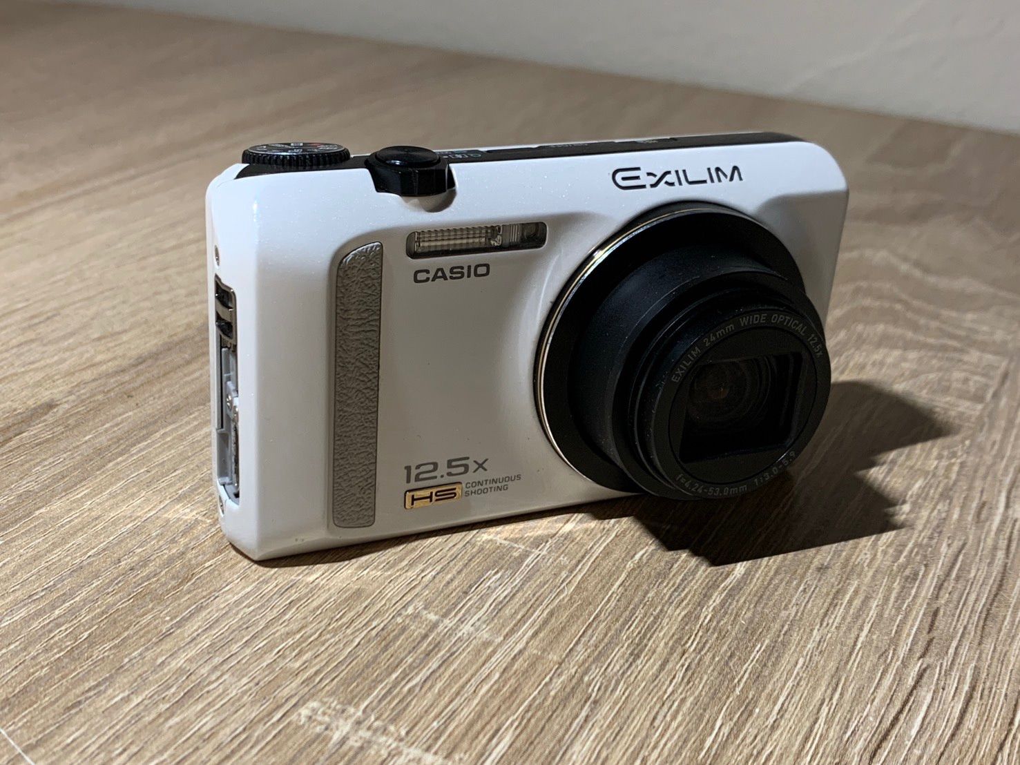 2160 Casio EXILIM EX-ZR200 ホワイト 動作確認済み◎ やや訳アリ