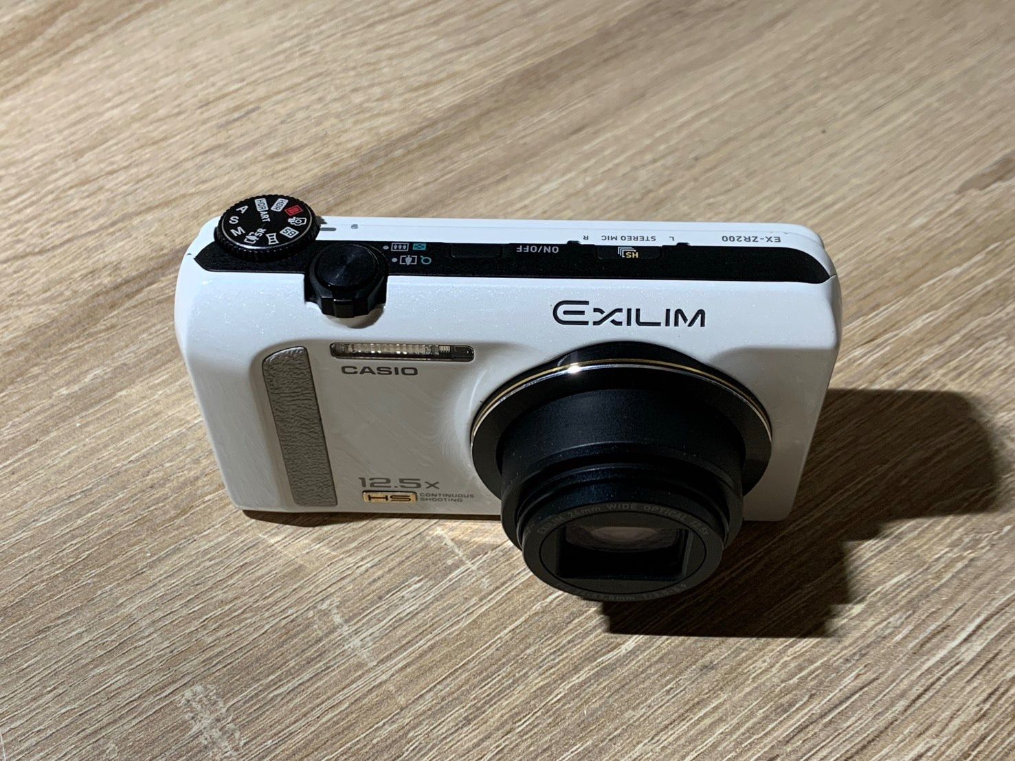 2160 Casio EXILIM EX-ZR200 ホワイト 動作確認済み◎ やや訳アリ