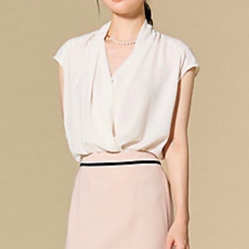 BEIGE. ベイジ OLIVE / カシュクールフレンチスリーブブラウス