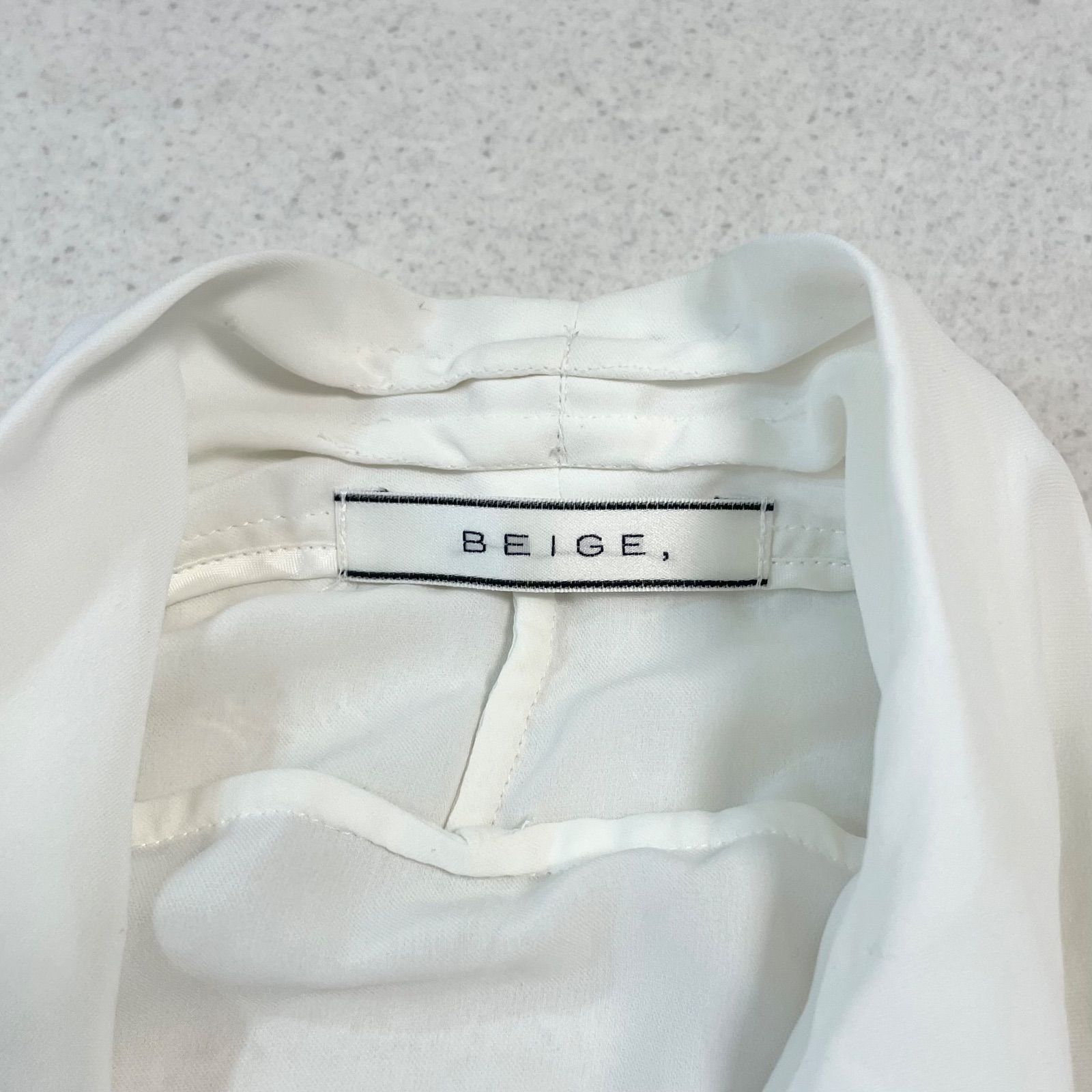 BEIGE. ベイジ OLIVE / カシュクールフレンチスリーブブラウス
