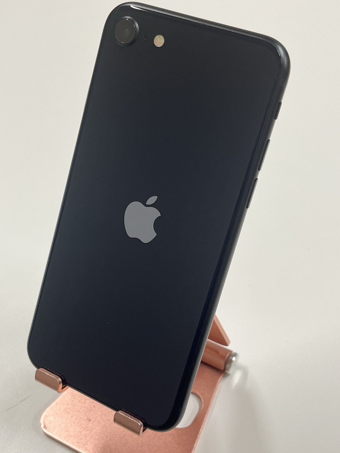 iPhone SE3 64GB ミッドナイト ✅動作確認済み IMEI：352348972907429 13,650円
