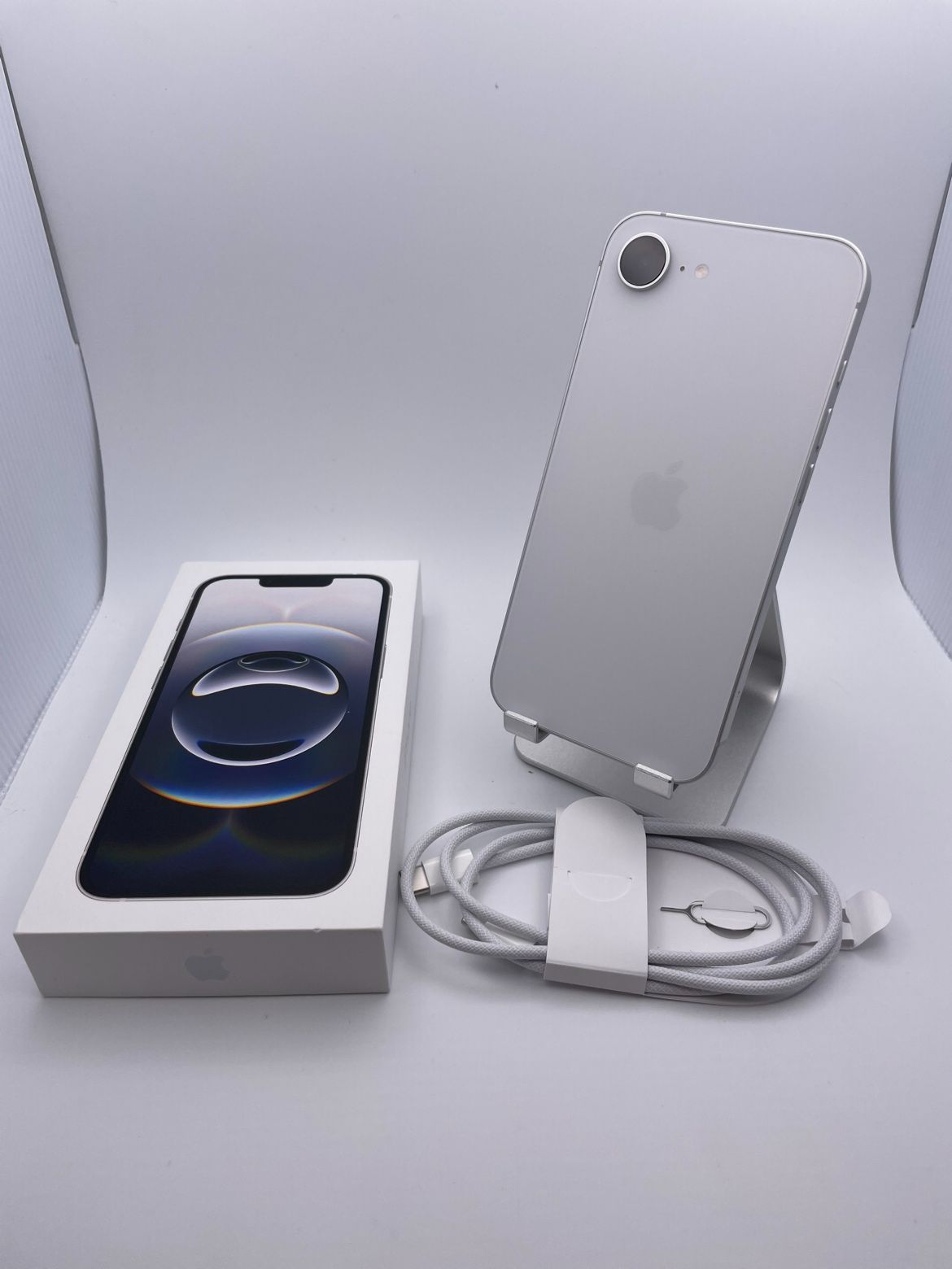 iPhone 16e 5G 128GB White バッテリー100% - メルカリ