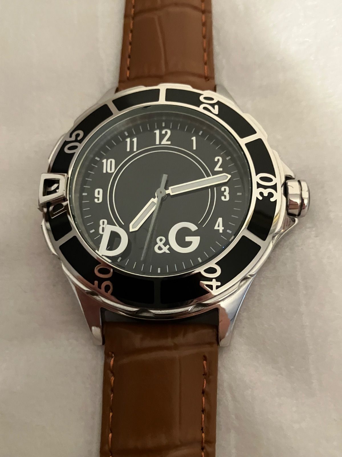 値下げ 稼働☆ D&G ドルチェ＆ガッバーナ ラウンド シルバー 黒文字盤