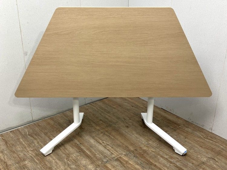 【中古品】コクヨ 台形サイドスタックテーブル TINT-Z1607V-MU1U1 ナチュラル 【中古品】コクヨ 台形サイドスタックテーブル TINT-Z1607V-MU1U1 ナチュラル