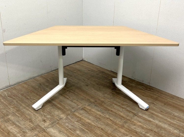 【中古品】コクヨ 台形サイドスタックテーブル TINT-Z1607V-MU1U1 ナチュラル