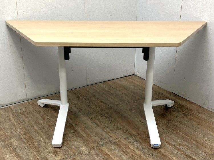 【中古品】コクヨ 台形サイドスタックテーブル TINT-Z1607V-MU1U1 ナチュラル 【中古品】コクヨ 台形サイドスタックテーブル TINT-Z1607V-MU1U1 ナチュラル