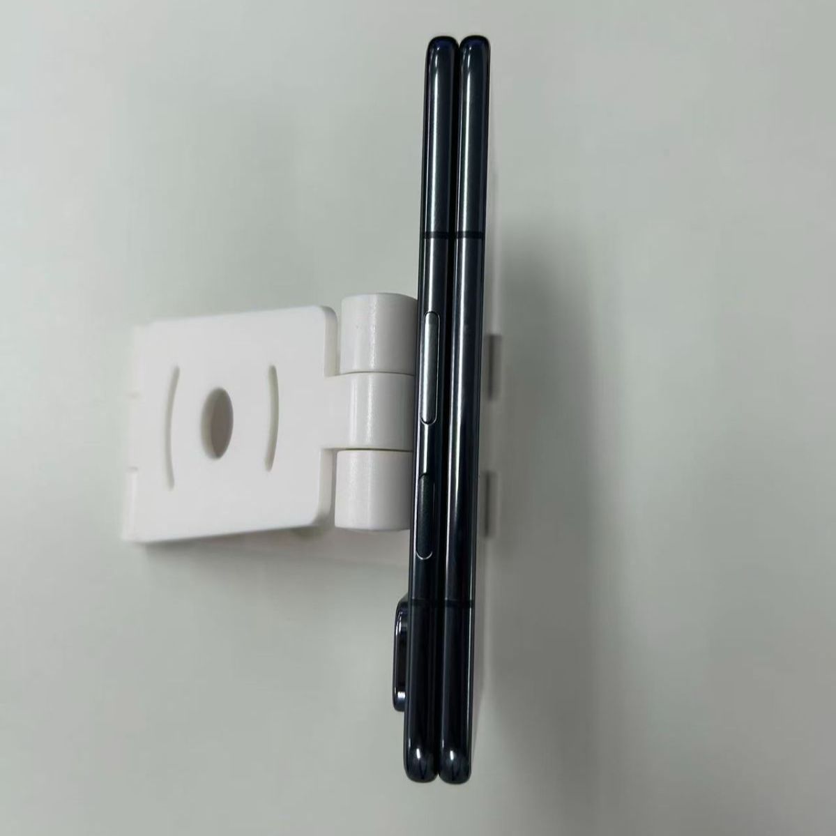 【ジャンク】Google Pixel Fold オブシディアン（外側画面不点灯） ジャンク】Google Pixel Fold オブシディアン（外側画面不点灯