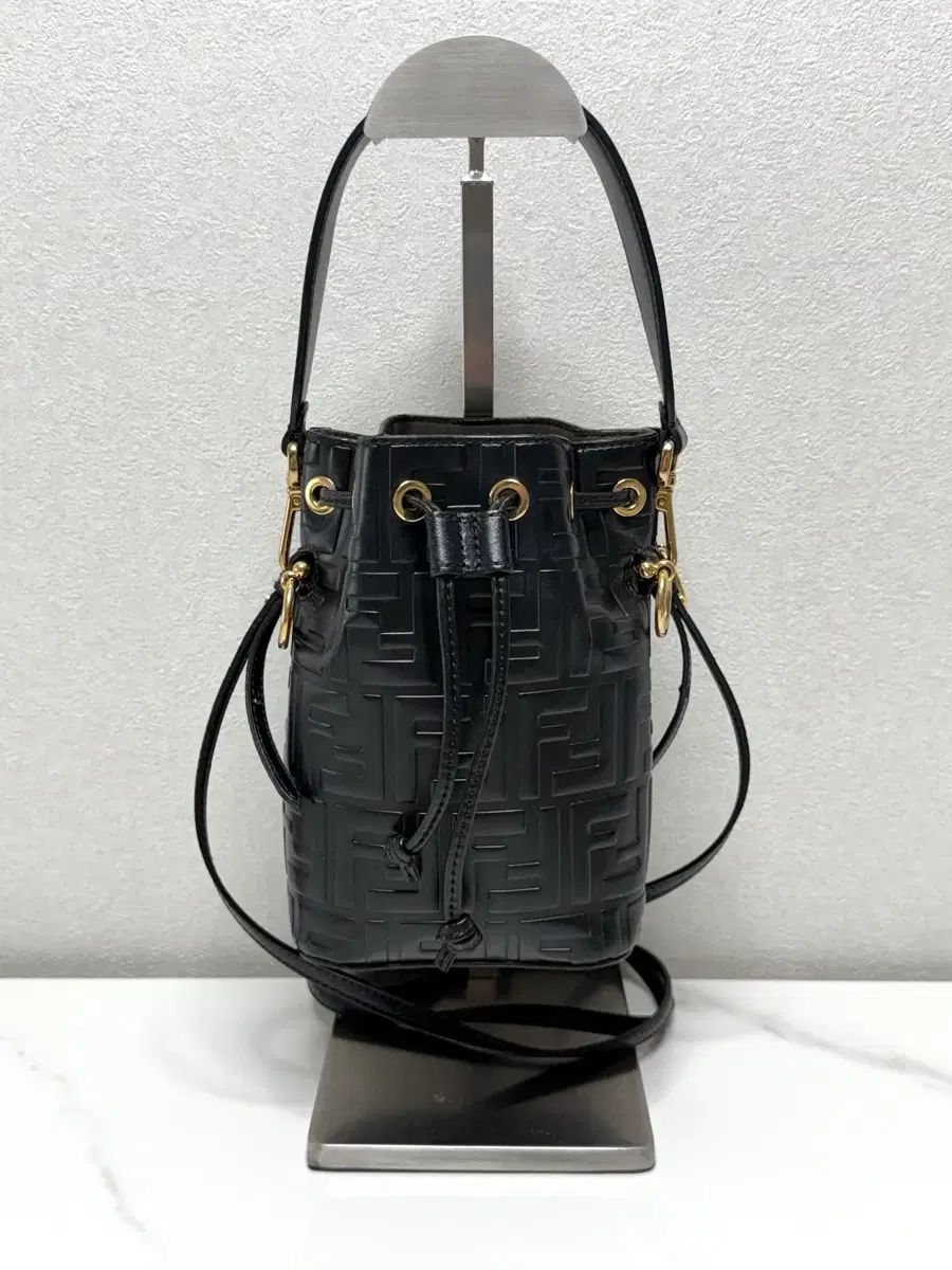 (正規品/A) FENDI フェンディ モントレゾール ドローストリング バケットバッグ