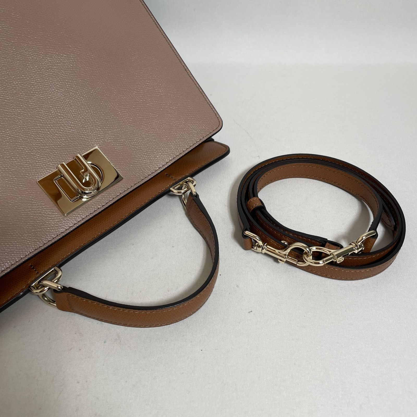 2606-202｜美品｜フルラ 2WAYハンドバッグ マルチカラー ターンロック