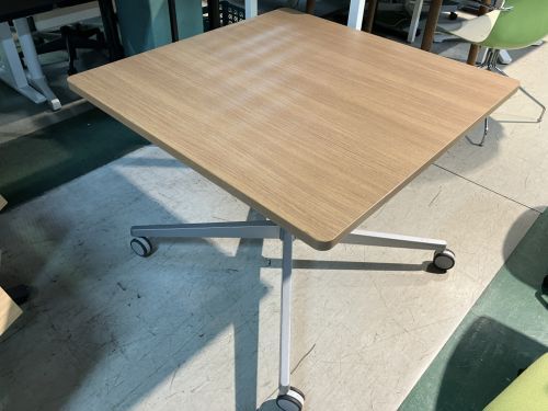 【中古品】オカムラ アプションフリー2シリーズ 900角テーブル DY25AE MK52 ブラウン