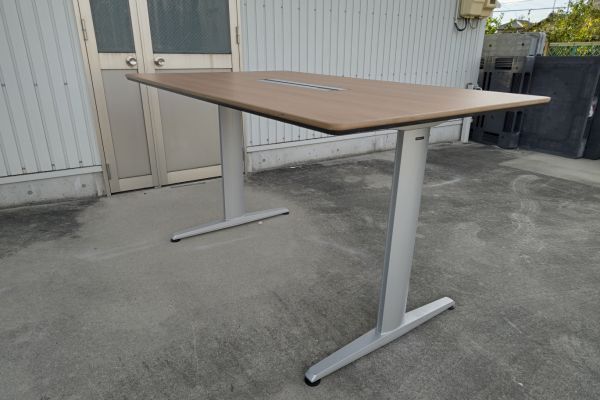 【中古品】オカムラ リフティオシリーズ 1800スタンディングテーブル ブラウン