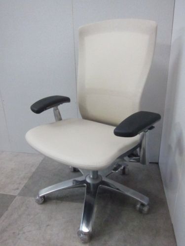 【アウトレット品】ノール 可動肘付ライフチェア ホワイト