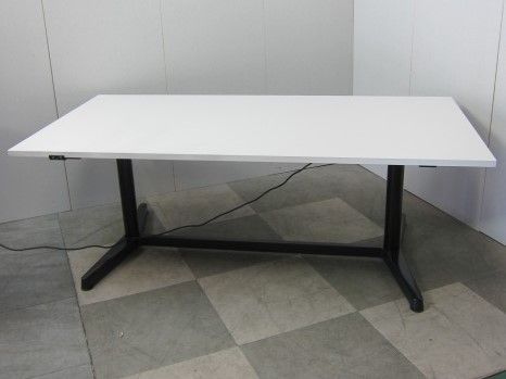 【中古品】イトーキ toiro(トイロ)シリーズ 電動昇降式1800ミーティングテーブル JZTP-1809N-A W9 ホワイト