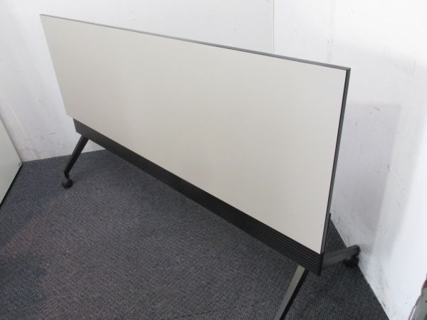 1800サイドスタックテーブル