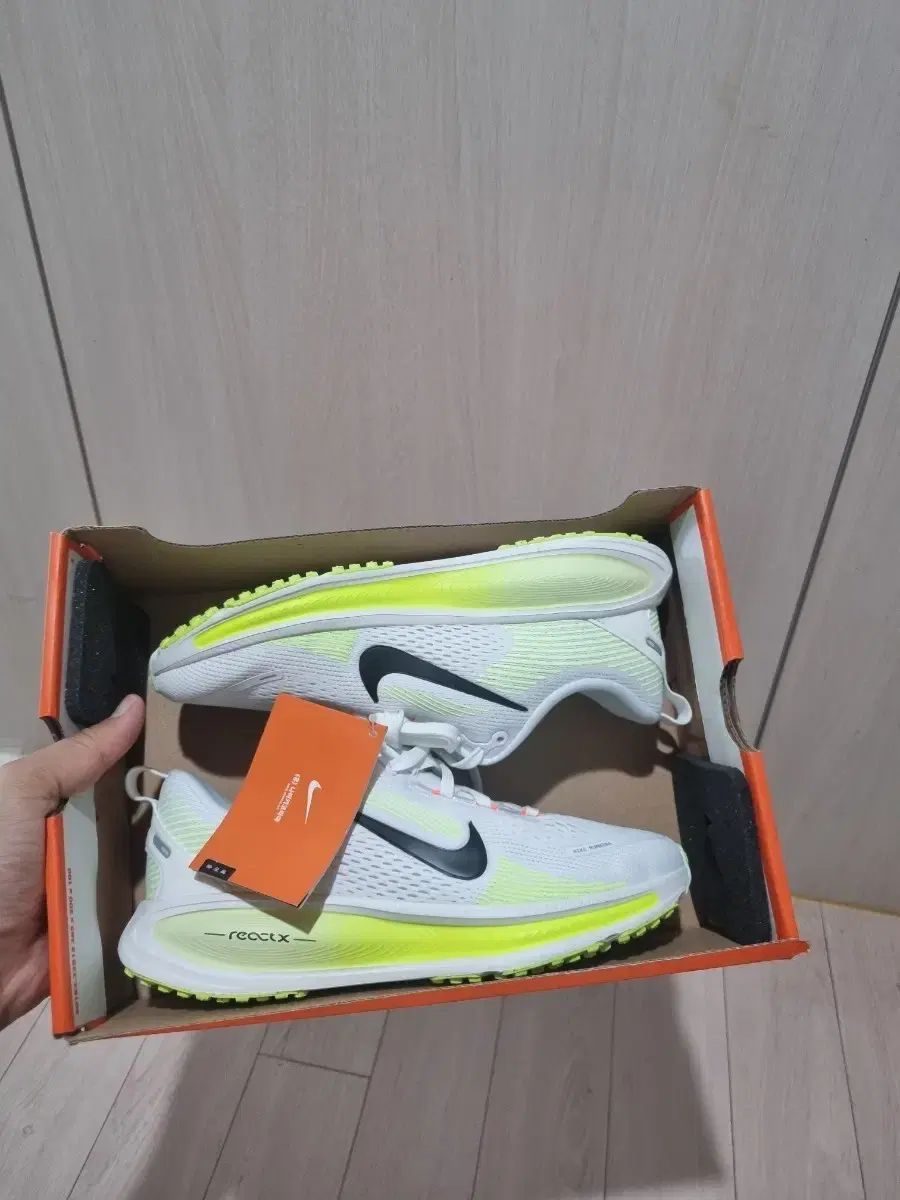 未使用新品)) NIKE ナイキ ズーム ボメロ 18 gs スポーツシューズ 230 240