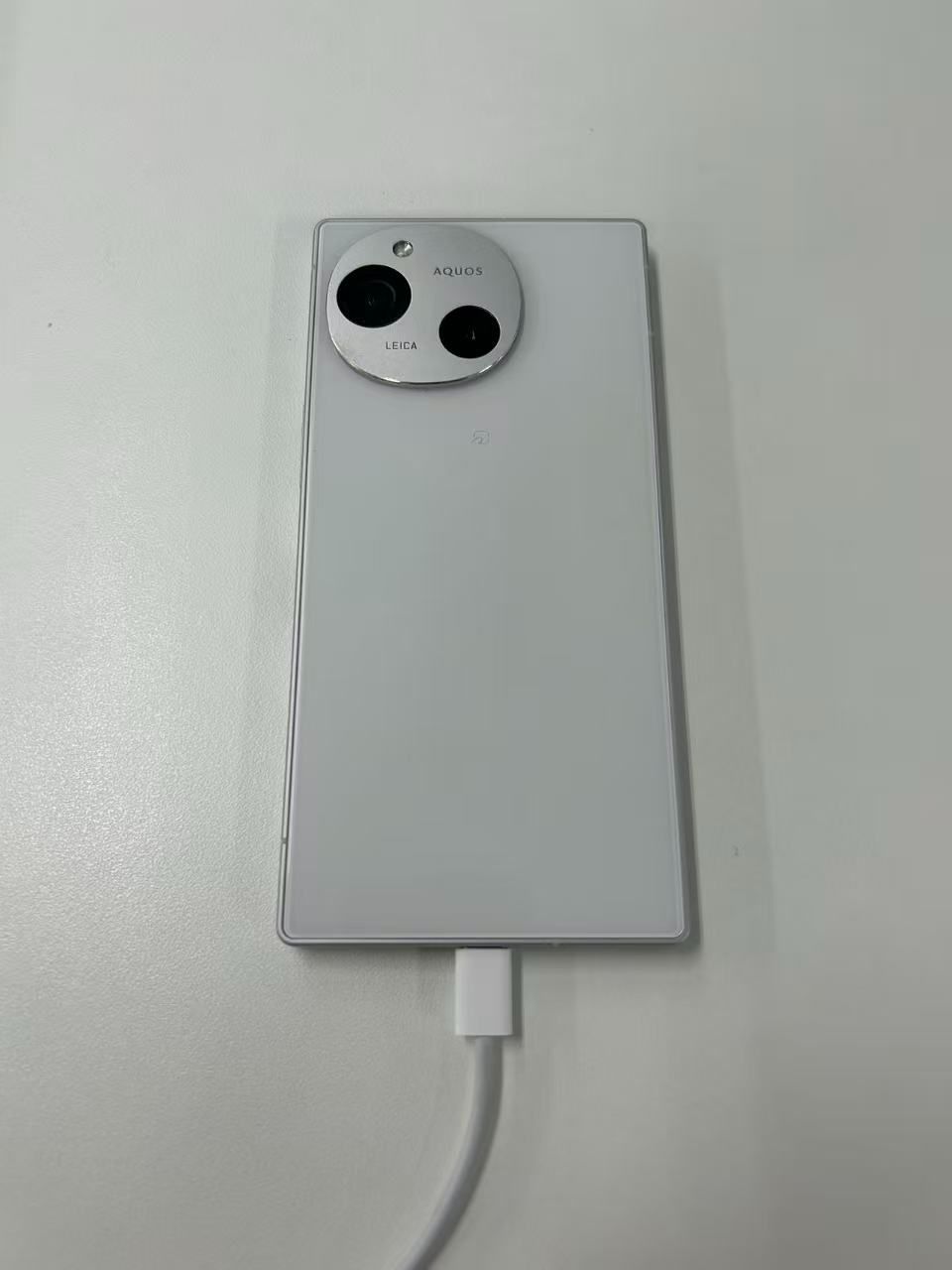 ジャンク】AQUOS R9 ホワイト - メルカリ