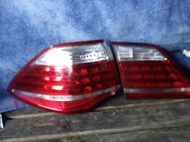 G241-2　トヨタ/クラウン　DBA-GRS201　左テールランプ+フニッシャーランプ　ICHKOH30-370+371 18,980円